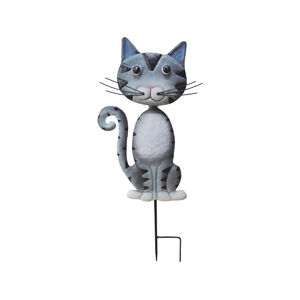 A dekorat&iacute;vMAGICHOMEsz&uuml;rke sz&iacute;nben aranyos &eacute;s st&iacute;lusos kieg&eacute;sz&iacute;tője kertj&eacute;nek, előkertj&eacute;nek vagy vir&aacute;g&aacute;gy&aacute;s&aacute;nak. M&eacute;retei25,5 &times; 3,5 &times; 61 cm, j&aacute;t&eacute;kos, m&eacute;gis eleg&aacute;ns megjelen&eacute;st k&ouml;lcs&ouml;n&ouml;z a k&uuml;lt&eacute;rnek. Aminős&eacute;gi f&eacute;mbőlk&eacute;sz&uuml;lt dekor&aacute;ci&oacute; időj&aacute;r&aacute;s&aacute;ll&oacute; &eacute;s eg&eacute;sz &eacute;vben haszn&aacute;lhat&oacute;. R&eacute;szletes kialak&iacute;t&aacute;sanagy szemekkel, finom bajusszal &eacute;s g&ouml;nd&ouml;r farokkalegyedi jelleget k&ouml;lcs&ouml;n&ouml;z neki. aRug&oacute;fejes r&ouml;gz&iacute;t&eacute;slehetőv&eacute; teszi a finom mozg&aacute;st a sz&eacute;lben, dinamikus hat&aacute;st keltve. Astabil pattinthat&oacute; r&ouml;gz&iacute;t&eacute;snekk&ouml;sz&ouml;nhetően k&ouml;nnyen elhelyezhető a talajban, cserepekben vagy vir&aacute;g&aacute;gy&aacute;sokban.